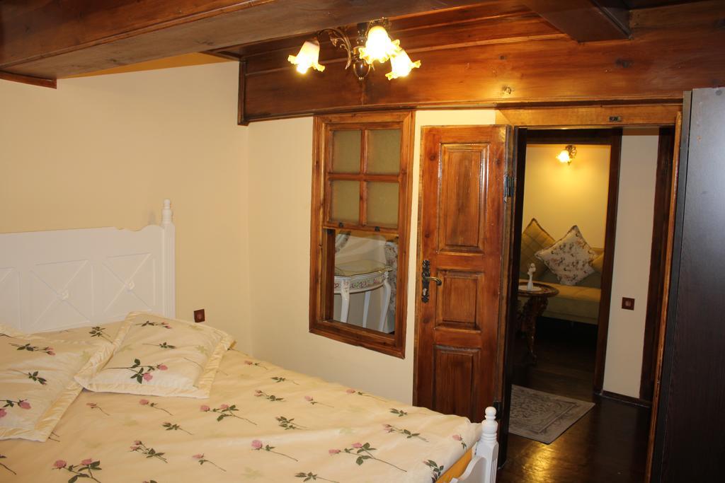Papazin Konagi Hotel Ayvalı Kamer foto